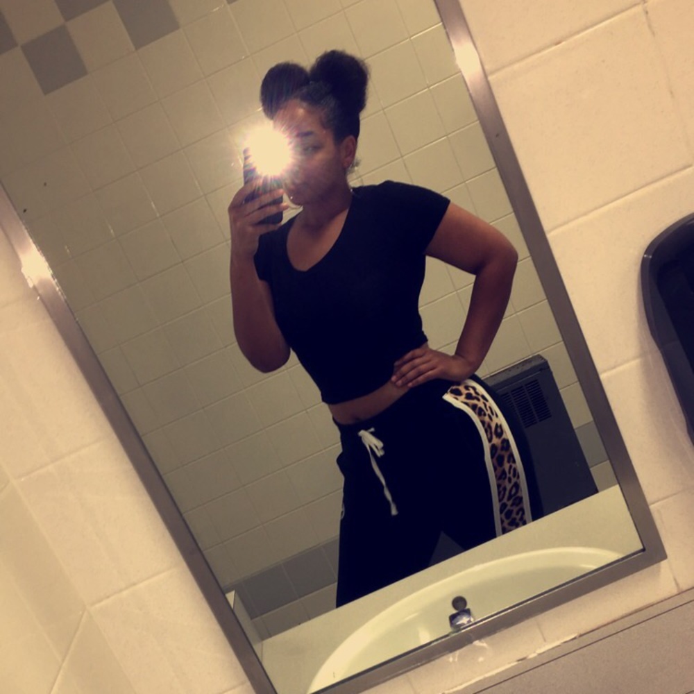 Meet your Posher, Loni